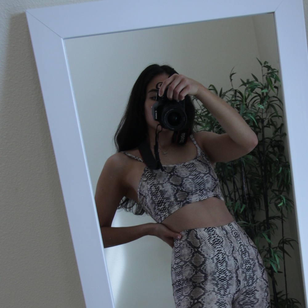 Meet your Posher, Haliana